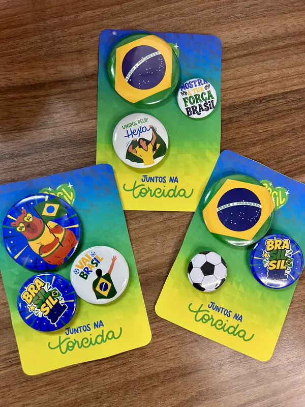 Trio de bottons da copa